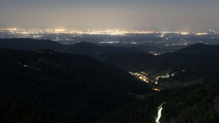 Dieses Bild zeigt eine Webcam-Aufnahme vom Achertal, aufgenommen am Freitag, den 09.05.2025 um 22:40 Uhr. Die Temperatur betrug 6.2°C.