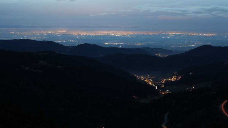 Dieses Bild zeigt eine Webcam-Aufnahme vom Achertal, aufgenommen am Samstag, den 20.12.2025 um 17:20 Uhr. Die Temperatur betrug 8.9°C.