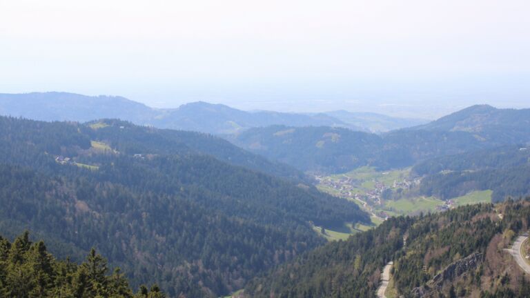 Dieses Bild zeigt eine Webcam-Aufnahme vom Achertal, aufgenommen am Samstag, den 11.04.2026 um 15:30 Uhr. Die Temperatur betrug 16.8°C.