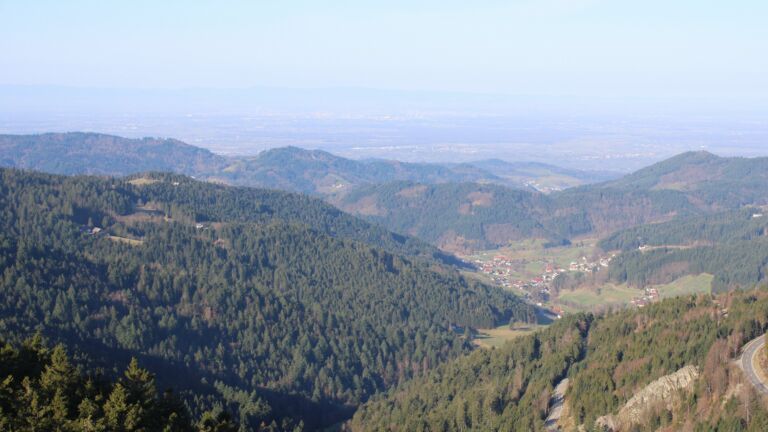 Dieses Bild zeigt eine Webcam-Aufnahme vom Achertal, aufgenommen am Dienstag, den 03.03.2026 um 09:20 Uhr. Die Temperatur betrug 8.9°C.