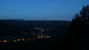Dieses Bild zeigt eine Webcam-Aufnahme vom Achertal, aufgenommen am Dienstag, den 07.07.2026 um 04:30 Uhr. Die Temperatur betrug 20.3°C.