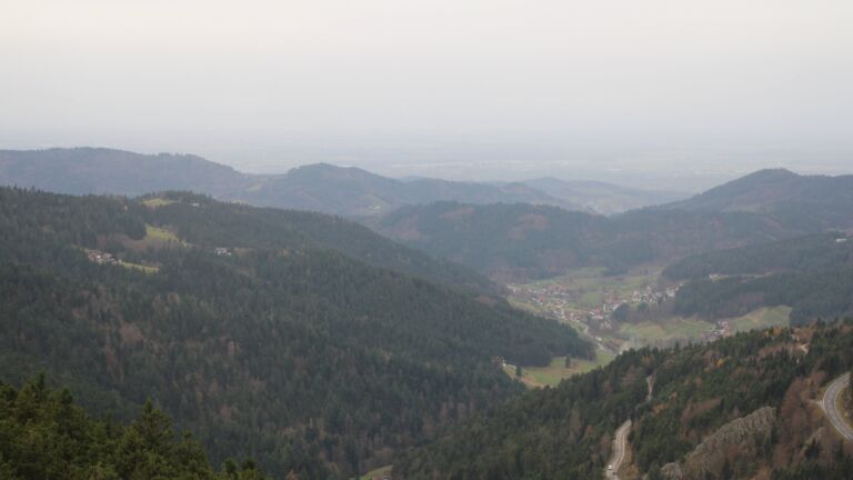 Dieses Bild zeigt eine Webcam-Aufnahme vom Achertal, aufgenommen am Samstag, den 15.11.2025 um 09:40 Uhr. Die Temperatur betrug 10.7°C.