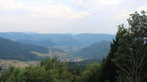 Dieses Bild zeigt eine Webcam-Aufnahme vom Achertal, aufgenommen am Sonntag, den 16.08.2026 um 18:10 Uhr. Die Temperatur betrug 26.4°C.