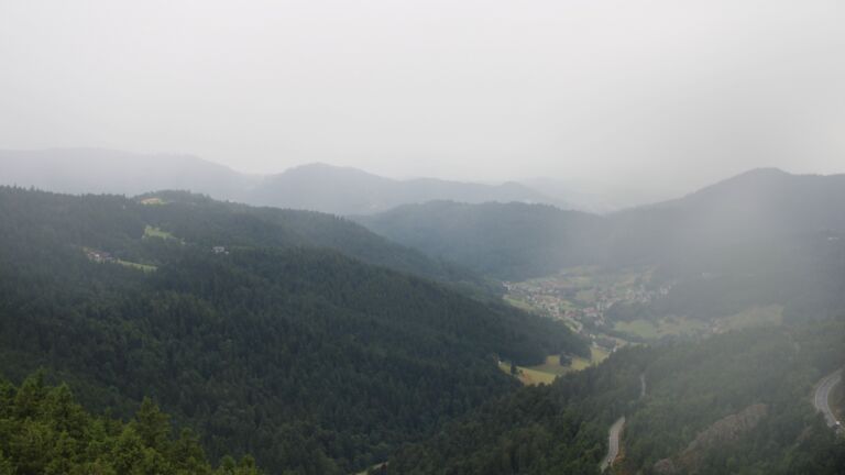 Dieses Bild zeigt eine Webcam-Aufnahme vom Achertal, aufgenommen am Mittwoch, den 16.07.2025 um 16:10 Uhr. Die Temperatur betrug 12.3°C.