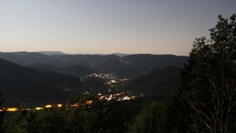 Dieses Bild zeigt eine Webcam-Aufnahme vom Achertal, aufgenommen am Donnerstag, den 30.07.2026 um 01:30 Uhr. Die Temperatur betrug 26.7°C.