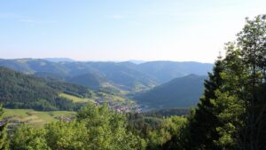Dieses Bild zeigt eine Webcam-Aufnahme vom Achertal, aufgenommen am Samstag, den 23.05.2026 um 19:10 Uhr. Die Temperatur betrug 28.1°C.