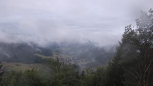 Dieses Bild zeigt eine Webcam-Aufnahme vom Achertal, aufgenommen am Montag, den 27.07.2026 um 06:30 Uhr. Die Temperatur betrug 13.7°C.