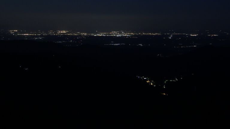 Dieses Bild zeigt eine Webcam-Aufnahme vom Achertal, aufgenommen am Sonntag, den 11.05.2025 um 04:30 Uhr. Die Temperatur betrug 9.7°C.