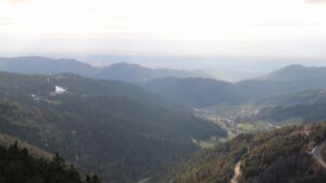 Dieses Bild zeigt eine Webcam-Aufnahme vom Achertal, aufgenommen am Samstag, den 04.04.2026 um 19:10 Uhr. Die Temperatur betrug 7.9°C.