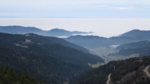 Dieses Bild zeigt eine Webcam-Aufnahme vom Achertal, aufgenommen am Dienstag, den 16.12.2025 um 16:00 Uhr. Die Temperatur betrug 7.8°C.