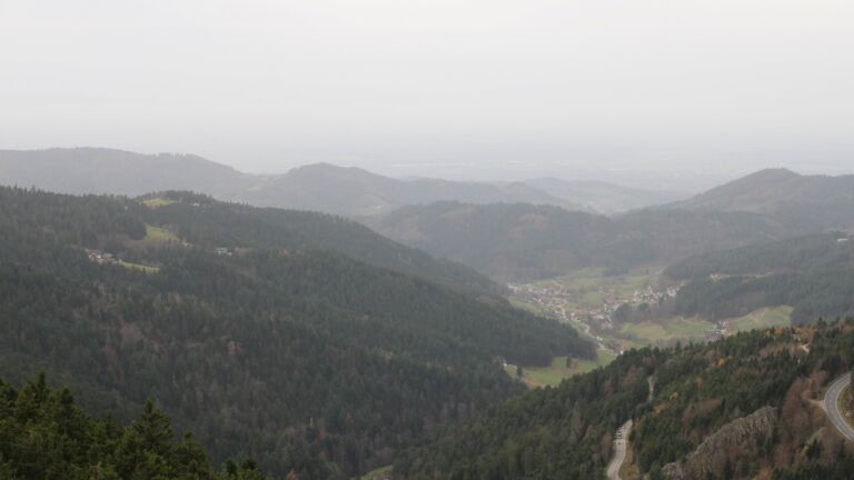 Dieses Bild zeigt eine Webcam-Aufnahme vom Achertal, aufgenommen am Freitag, den 14.11.2025 um 13:50 Uhr. Die Temperatur betrug 16.5°C.