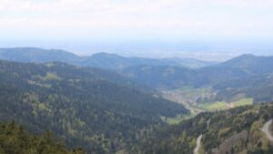 Dieses Bild zeigt eine Webcam-Aufnahme vom Achertal, aufgenommen am Dienstag, den 21.04.2026 um 14:20 Uhr. Die Temperatur betrug 4.3°C.