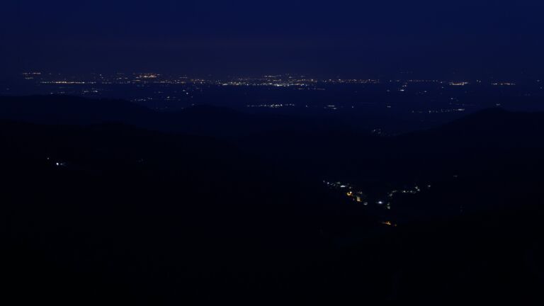 Dieses Bild zeigt eine Webcam-Aufnahme vom Achertal, aufgenommen am Dienstag, den 10.06.2025 um 04:10 Uhr. Die Temperatur betrug 11.6°C.