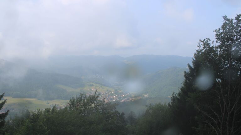 Dieses Bild zeigt eine Webcam-Aufnahme vom Achertal, aufgenommen am Sonntag, den 19.07.2026 um 10:00 Uhr. Die Temperatur betrug 15.6°C.