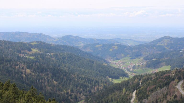 Dieses Bild zeigt eine Webcam-Aufnahme vom Achertal, aufgenommen am Donnerstag, den 16.04.2026 um 13:50 Uhr. Die Temperatur betrug 11.6°C.