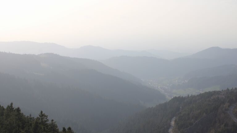 Dieses Bild zeigt eine Webcam-Aufnahme vom Achertal, aufgenommen am Montag, den 09.03.2026 um 17:00 Uhr. Die Temperatur betrug 10.9°C.