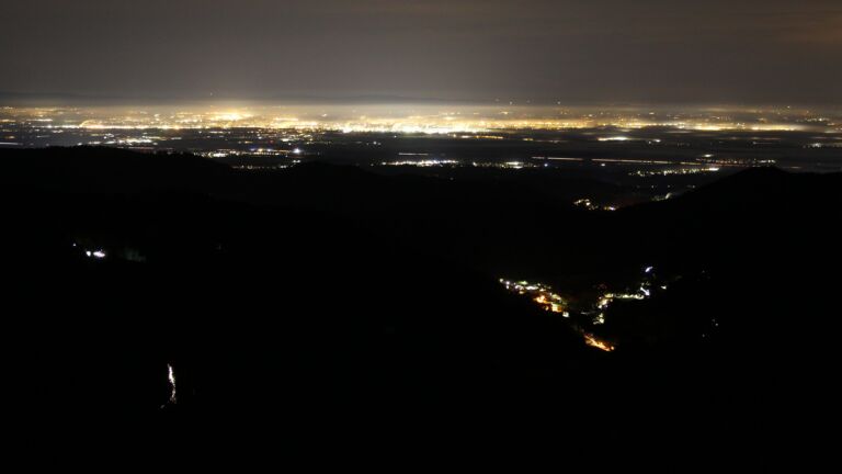 Dieses Bild zeigt eine Webcam-Aufnahme vom Achertal, aufgenommen am Freitag, den 31.10.2025 um 05:30 Uhr. Die Temperatur betrug 8.9°C.