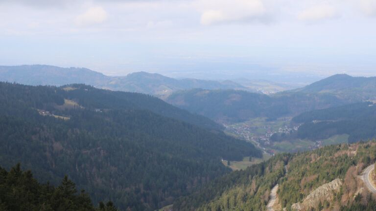 Dieses Bild zeigt eine Webcam-Aufnahme vom Achertal, aufgenommen am Samstag, den 28.02.2026 um 10:20 Uhr. Die Temperatur betrug 6.4°C.