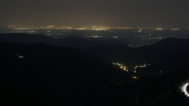 Dieses Bild zeigt eine Webcam-Aufnahme vom Achertal, aufgenommen am Samstag, den 16.08.2025 um 02:30 Uhr. Die Temperatur betrug 20.1°C.