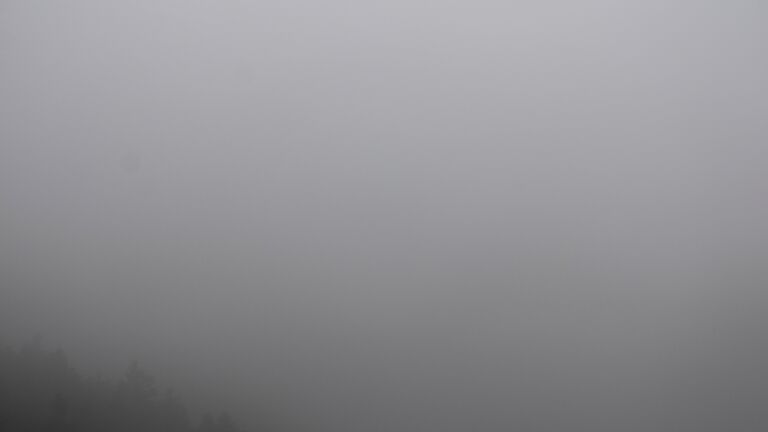 Dieses Bild zeigt eine Webcam-Aufnahme vom Achertal, aufgenommen am Montag, den 20.10.2025 um 12:20 Uhr. Die Temperatur betrug 8.6°C.