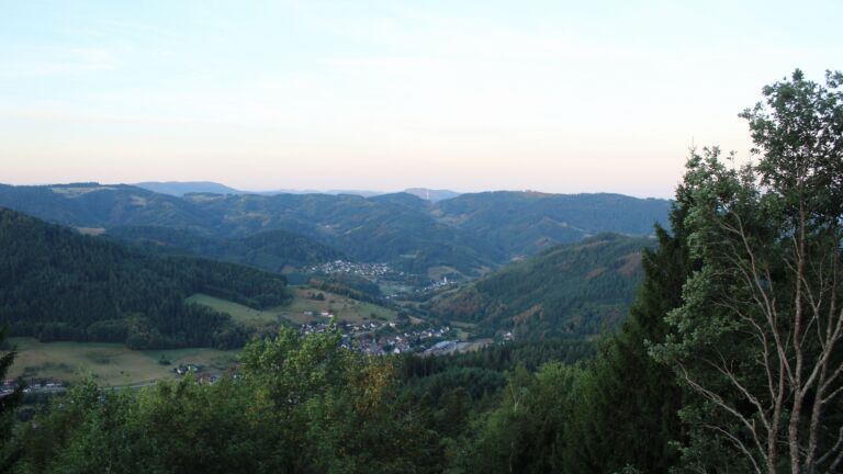 Dieses Bild zeigt eine Webcam-Aufnahme vom Achertal, aufgenommen am Sonntag, den 23.08.2026 um 06:50 Uhr. Die Temperatur betrug 12.4°C.