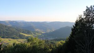 Dieses Bild zeigt eine Webcam-Aufnahme vom Achertal, aufgenommen am Samstag, den 11.07.2026 um 20:10 Uhr. Die Temperatur betrug 28.3°C.
