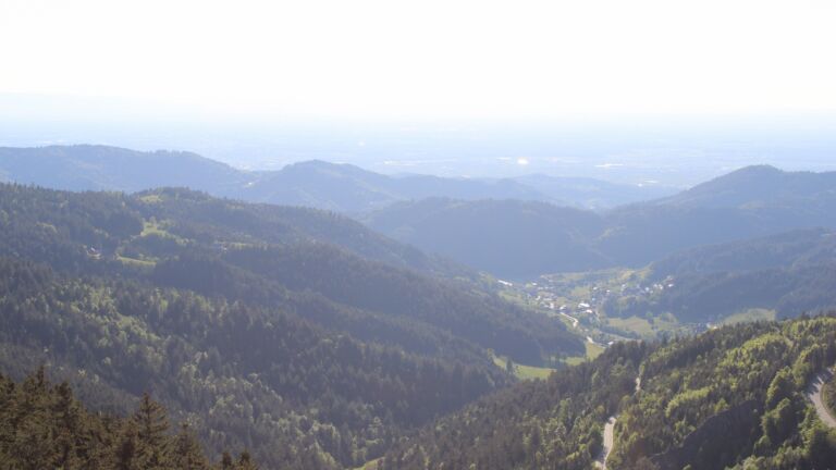 Dieses Bild zeigt eine Webcam-Aufnahme vom Achertal, aufgenommen am Sonntag, den 11.05.2025 um 18:50 Uhr. Die Temperatur betrug 16.2°C.