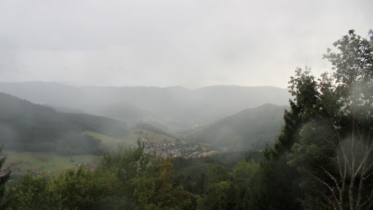 Dieses Bild zeigt eine Webcam-Aufnahme vom Achertal, aufgenommen am Montag, den 31.08.2026 um 18:20 Uhr. Die Temperatur betrug 13.9°C.