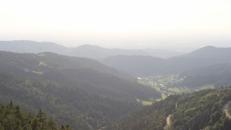Dieses Bild zeigt eine Webcam-Aufnahme vom Achertal, aufgenommen am Mittwoch, den 06.08.2025 um 18:50 Uhr. Die Temperatur betrug 16.6°C.