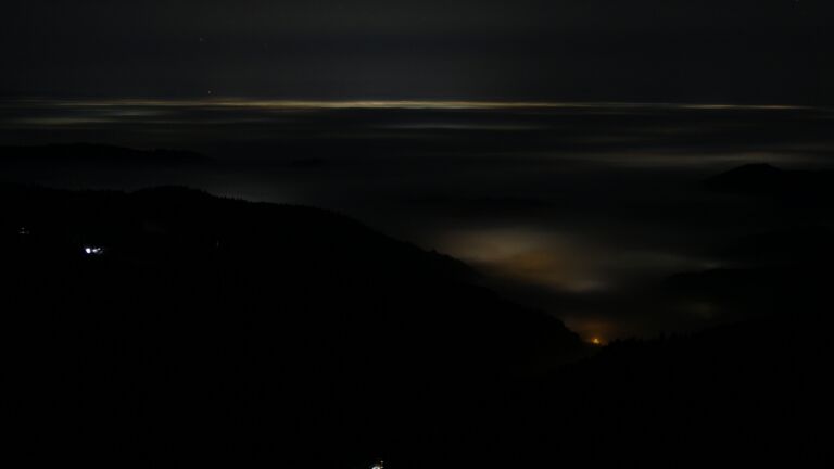 Dieses Bild zeigt eine Webcam-Aufnahme vom Achertal, aufgenommen am Sonntag, den 18.01.2026 um 04:00 Uhr. Die Temperatur betrug 4.6°C.