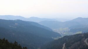 Dieses Bild zeigt eine Webcam-Aufnahme vom Achertal, aufgenommen am Montag, den 23.03.2026 um 15:20 Uhr. Die Temperatur betrug 6.7°C.