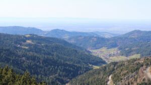 Dieses Bild zeigt eine Webcam-Aufnahme vom Achertal, aufgenommen am Freitag, den 27.02.2026 um 13:30 Uhr. Die Temperatur betrug 14.9°C.