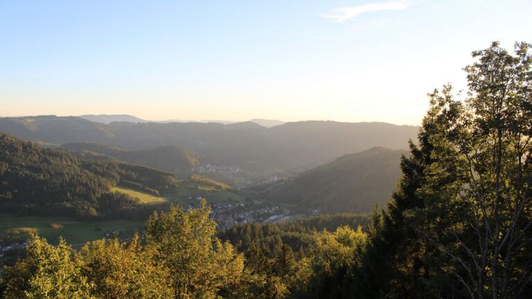 Dieses Bild zeigt eine Webcam-Aufnahme vom Achertal, aufgenommen am Freitag, den 25.09.2026 um 18:50 Uhr. Die Temperatur betrug 21.2°C.