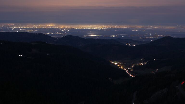 Dieses Bild zeigt eine Webcam-Aufnahme vom Achertal, aufgenommen am Mittwoch, den 03.12.2025 um 07:10 Uhr. Die Temperatur betrug 4.5°C.