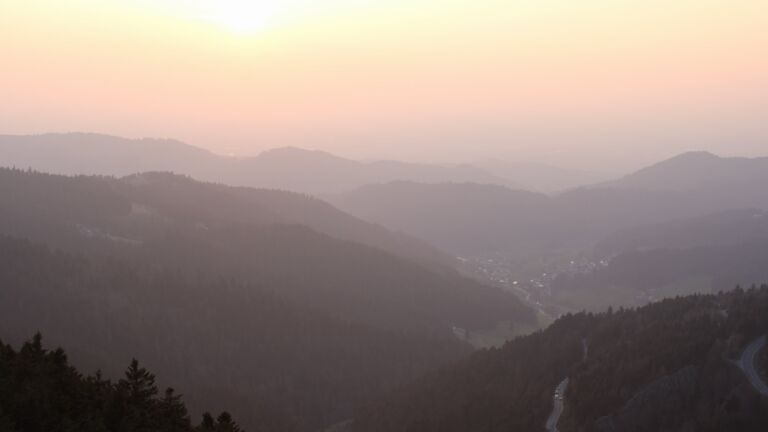 Dieses Bild zeigt eine Webcam-Aufnahme vom Achertal, aufgenommen am Sonntag, den 22.03.2026 um 18:20 Uhr. Die Temperatur betrug 5.6°C.