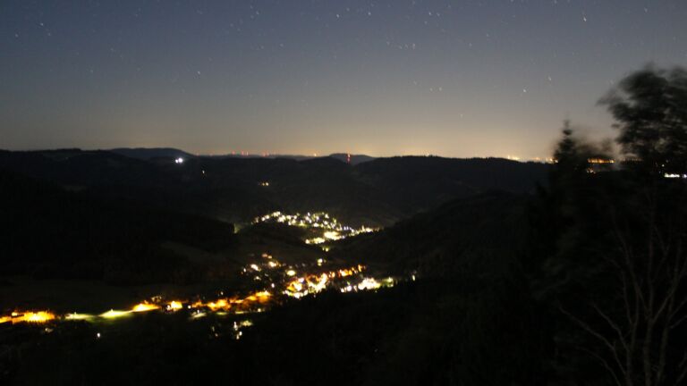 Dieses Bild zeigt eine Webcam-Aufnahme vom Achertal, aufgenommen am Sonntag, den 06.09.2026 um 05:30 Uhr. Die Temperatur betrug 14°C.