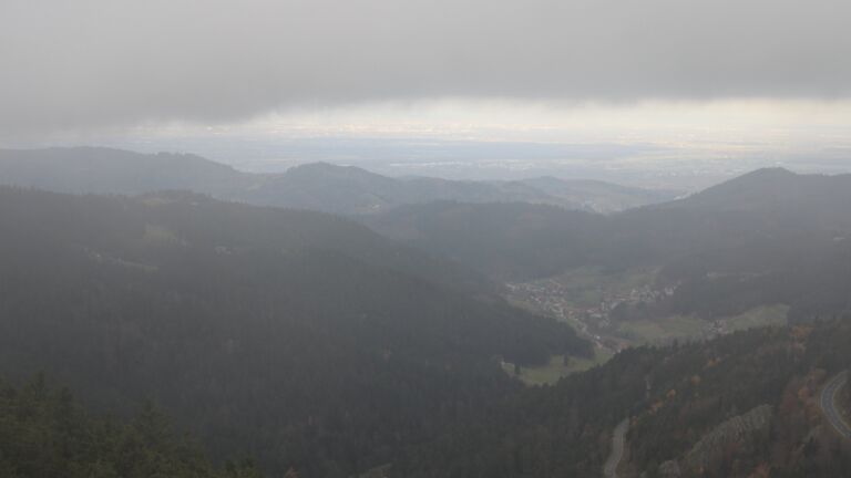 Dieses Bild zeigt eine Webcam-Aufnahme vom Achertal, aufgenommen am Dienstag, den 11.11.2025 um 08:50 Uhr. Die Temperatur betrug 5.3°C.