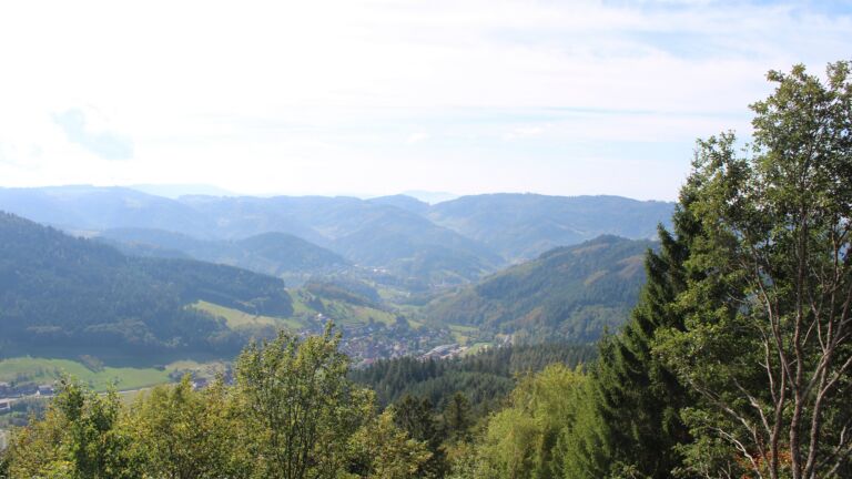 Dieses Bild zeigt eine Webcam-Aufnahme vom Achertal, aufgenommen am Samstag, den 03.10.2026 um 13:40 Uhr. Die Temperatur betrug 21.3°C.