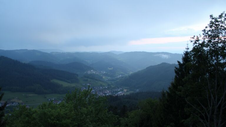 Dieses Bild zeigt eine Webcam-Aufnahme vom Achertal, aufgenommen am Freitag, den 15.05.2026 um 21:20 Uhr. Die Temperatur betrug 4.9°C.