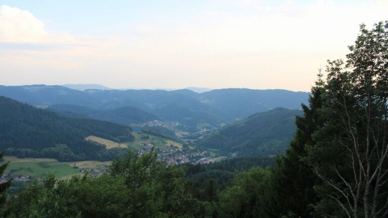 Dieses Bild zeigt eine Webcam-Aufnahme vom Achertal, aufgenommen am Freitag, den 26.06.2026 um 20:30 Uhr. Die Temperatur betrug 31.2°C.