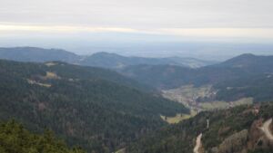 Dieses Bild zeigt eine Webcam-Aufnahme vom Achertal, aufgenommen am Mittwoch, den 10.12.2025 um 12:20 Uhr. Die Temperatur betrug 6.2°C.