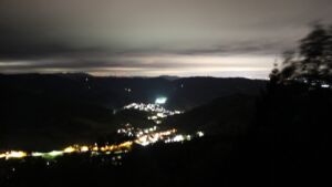 Dieses Bild zeigt eine Webcam-Aufnahme vom Achertal, aufgenommen am Freitag, den 09.10.2026 um 22:00 Uhr. Die Temperatur betrug 7.8°C.