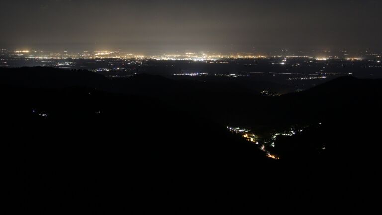 Dieses Bild zeigt eine Webcam-Aufnahme vom Achertal, aufgenommen am Freitag, den 02.05.2025 um 02:00 Uhr. Die Temperatur betrug 17.3°C.