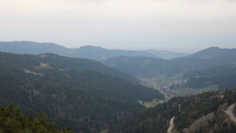 Dieses Bild zeigt eine Webcam-Aufnahme vom Achertal, aufgenommen am Mittwoch, den 25.03.2026 um 08:40 Uhr. Die Temperatur betrug 4.9°C.