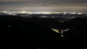 Dieses Bild zeigt eine Webcam-Aufnahme vom Achertal, aufgenommen am Sonntag, den 05.04.2026 um 22:30 Uhr. Die Temperatur betrug 6.7°C.