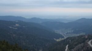 Dieses Bild zeigt eine Webcam-Aufnahme vom Achertal, aufgenommen am Dienstag, den 10.03.2026 um 18:10 Uhr. Die Temperatur betrug 7.5°C.