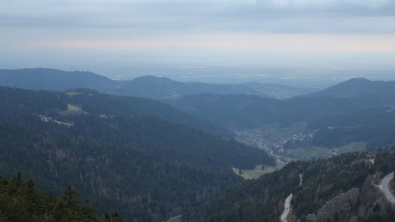 Dieses Bild zeigt eine Webcam-Aufnahme vom Achertal, aufgenommen am Dienstag, den 10.03.2026 um 18:10 Uhr. Die Temperatur betrug 7.5°C.