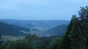 Dieses Bild zeigt eine Webcam-Aufnahme vom Achertal, aufgenommen am Samstag, den 01.08.2026 um 05:40 Uhr. Die Temperatur betrug 16.6°C.
