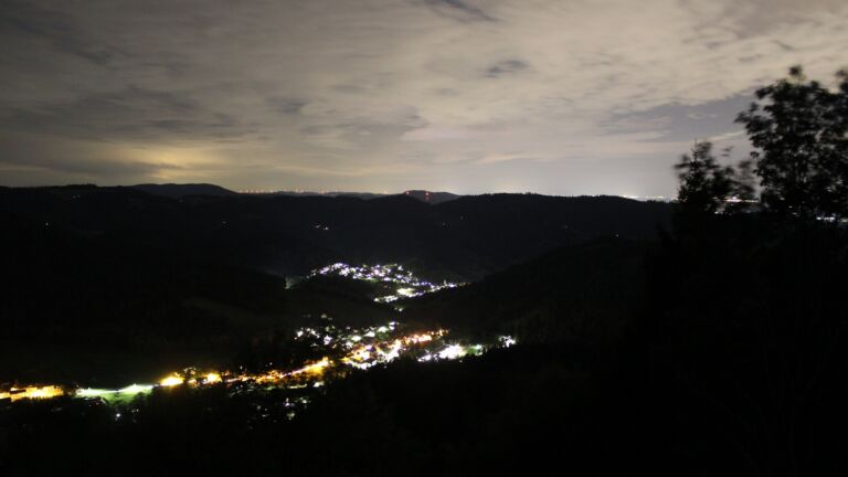 Dieses Bild zeigt eine Webcam-Aufnahme vom Achertal, aufgenommen am Donnerstag, den 17.09.2026 um 23:00 Uhr. Die Temperatur betrug 14.2°C.