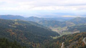 Dieses Bild zeigt eine Webcam-Aufnahme vom Achertal, aufgenommen am Mittwoch, den 15.10.2025 um 12:20 Uhr. Die Temperatur betrug 7.1°C.